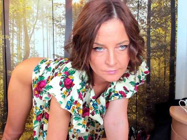 SatyneQueen webcam