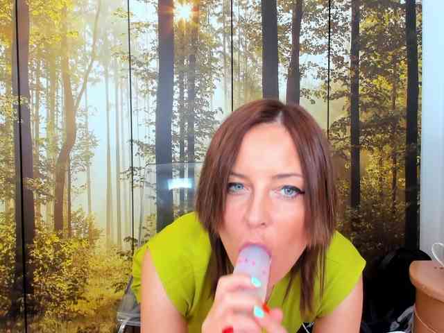 SatyneQueen webcam