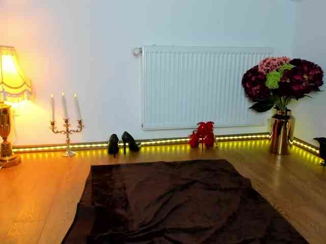 SatyneQueen webcam