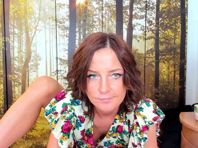 SatyneQueen webcam