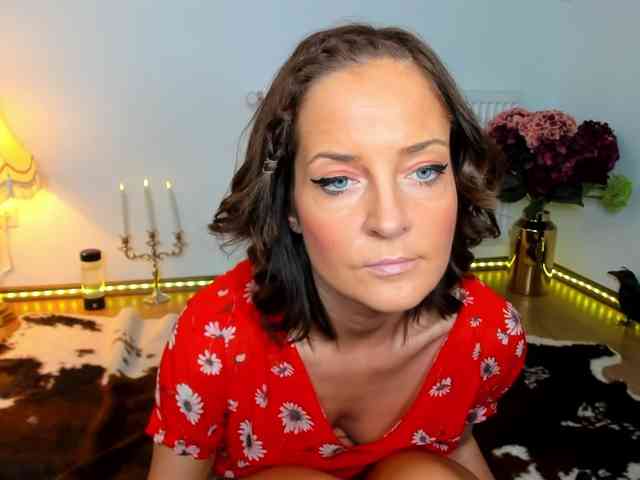 SatyneQueen webcam