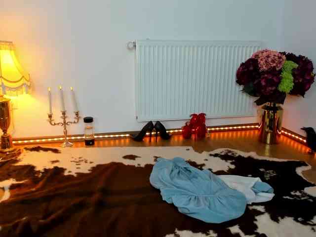 SatyneQueen webcam
