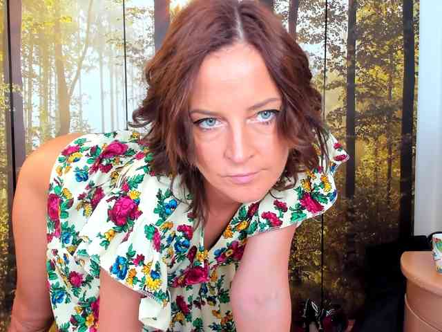 SatyneQueen webcam