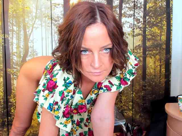SatyneQueen webcam