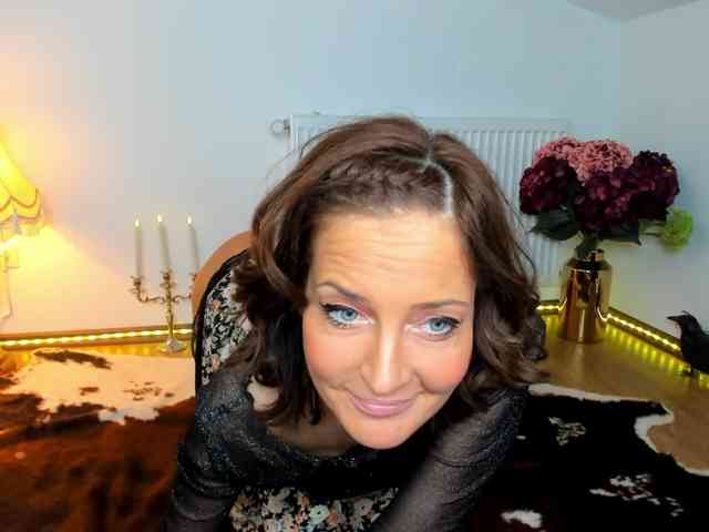 SatyneQueen webcam