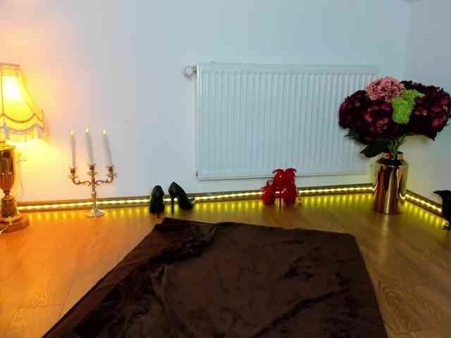 SatyneQueen webcam
