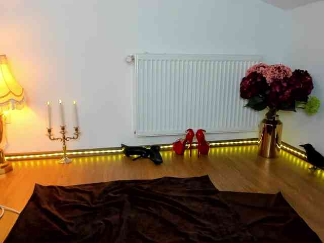 SatyneQueen webcam
