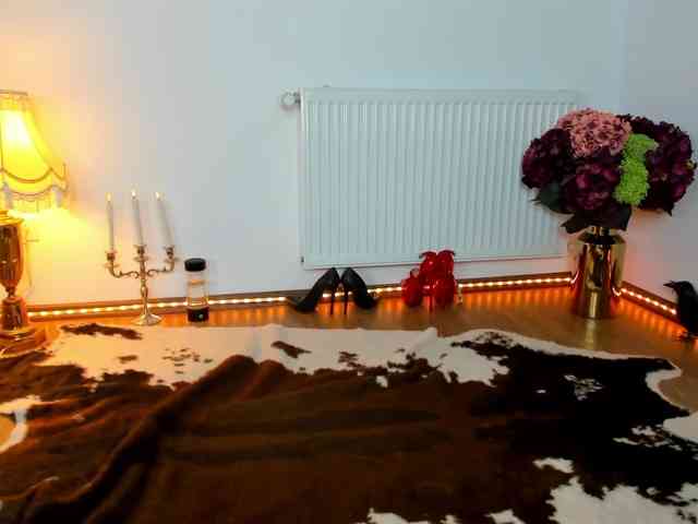 SatyneQueen webcam
