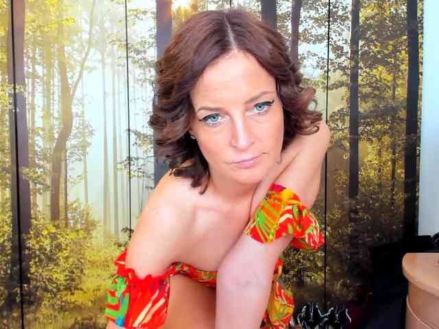 SatyneQueen webcam