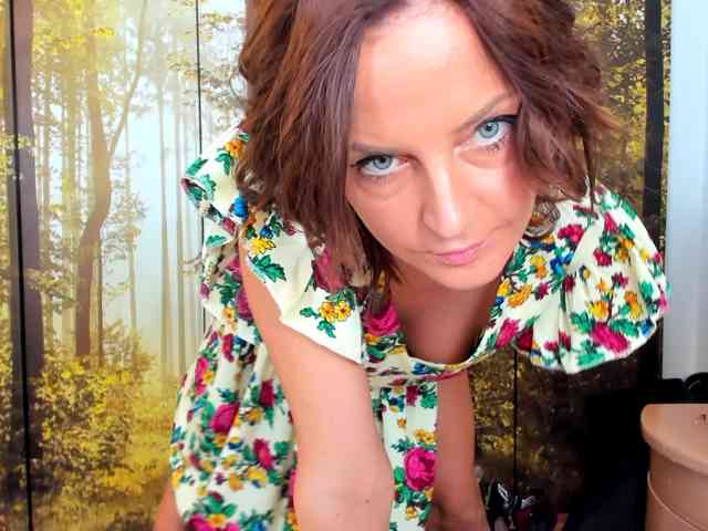 SatyneQueen webcam