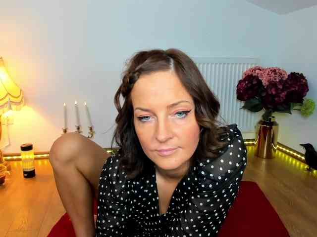 SatyneQueen webcam