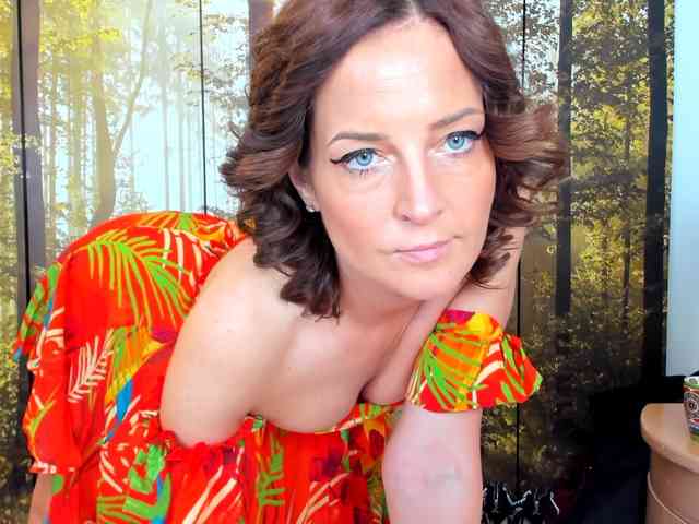SatyneQueen webcam
