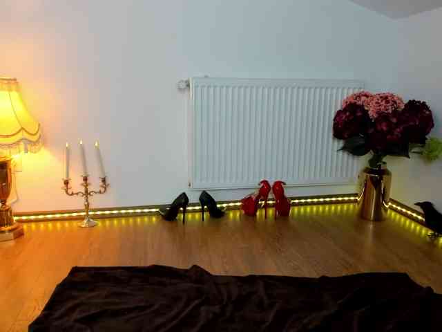 SatyneQueen webcam