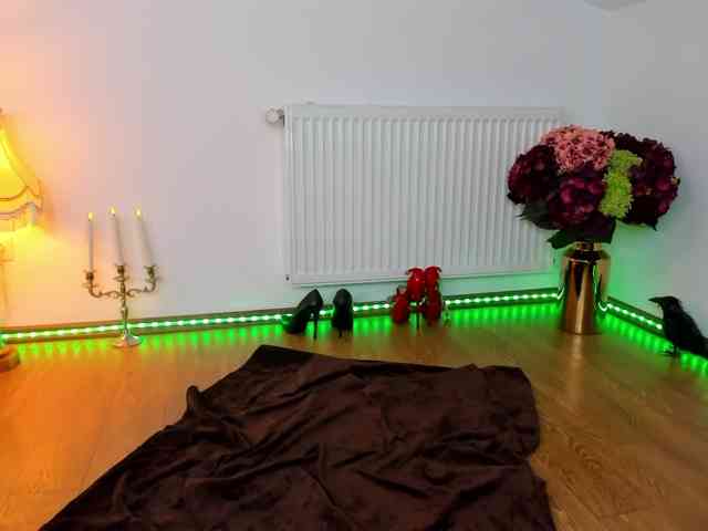 SatyneQueen webcam
