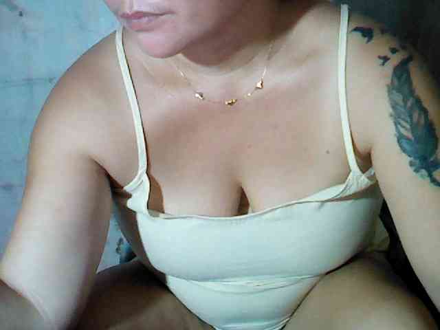 hotmama38 webcam