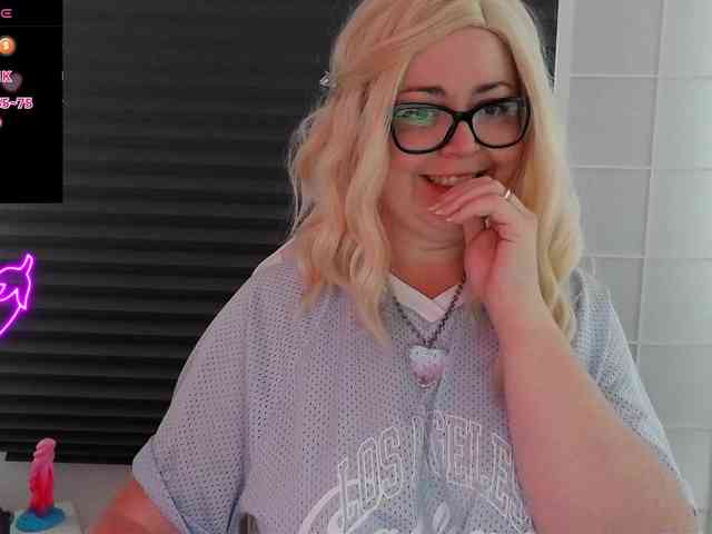NicoleBunny24 webcam