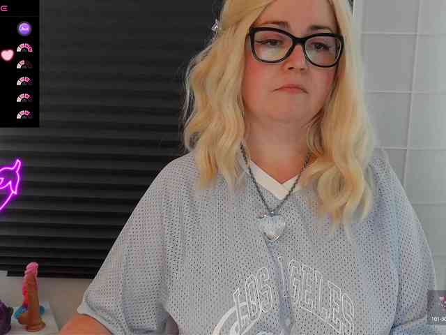 NicoleBunny24 webcam