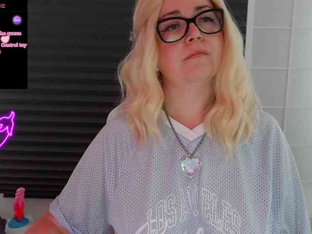 NicoleBunny24 webcam
