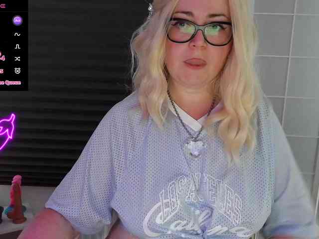 NicoleBunny24 webcam