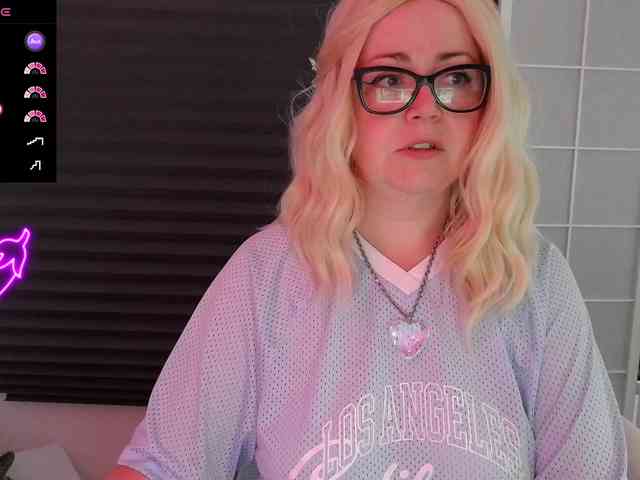 NicoleBunny24 webcam