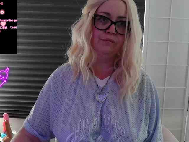 NicoleBunny24 webcam