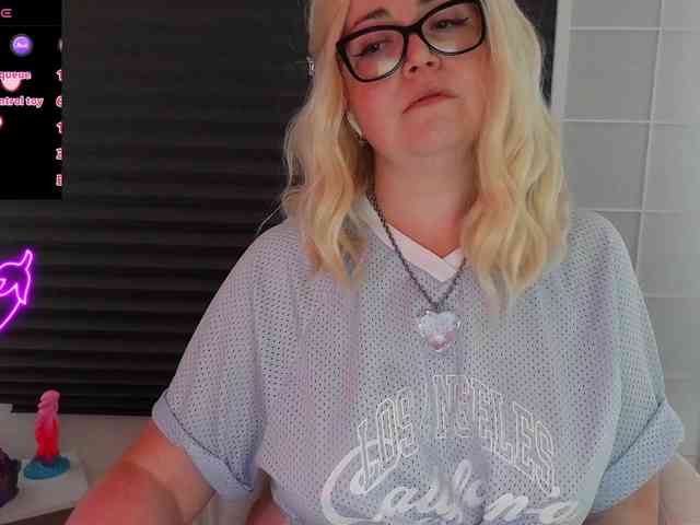 NicoleBunny24 webcam