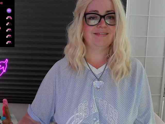 NicoleBunny24 webcam