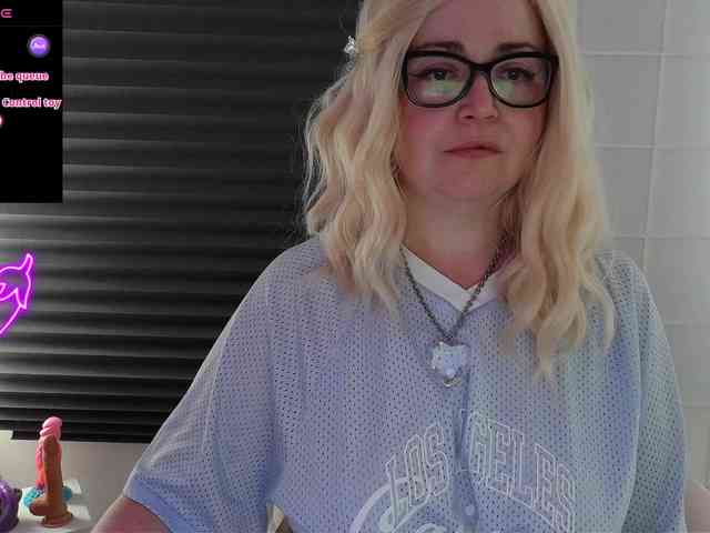 NicoleBunny24 webcam