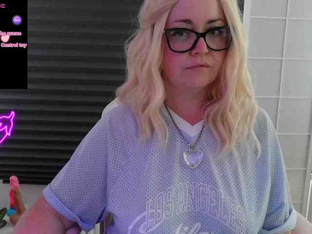 NicoleBunny24 webcam