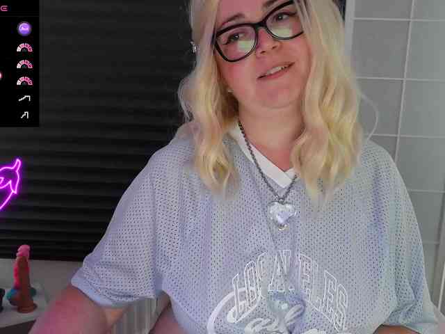NicoleBunny24 webcam
