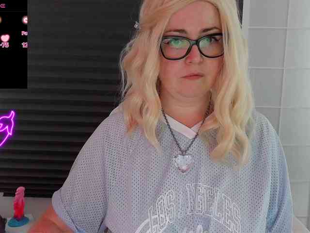 NicoleBunny24 webcam