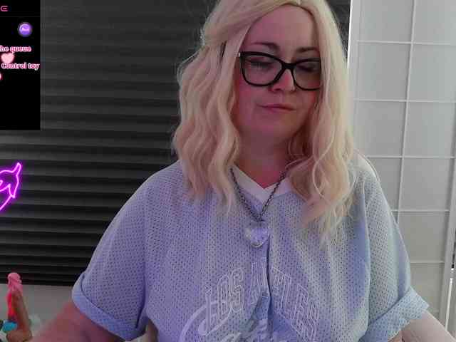 NicoleBunny24 webcam