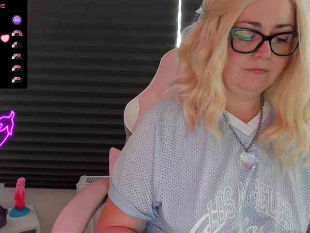 NicoleBunny24 webcam
