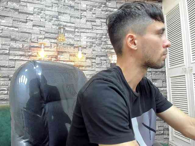 MikexWhite Live Webcam on BongaCams