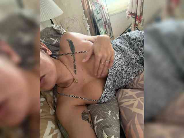 RiriStarr Live Webcam on BongaCams