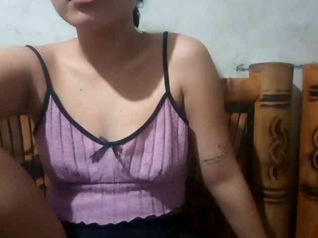 yummycumcutegirl-18x webcam