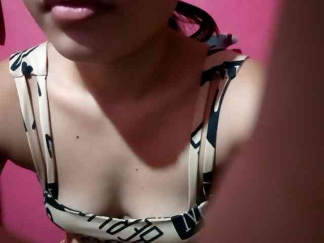 yummycumcutegirl-18x webcam