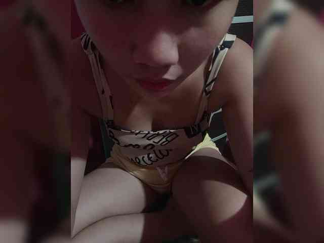 yummycumcutegirl-18x webcam