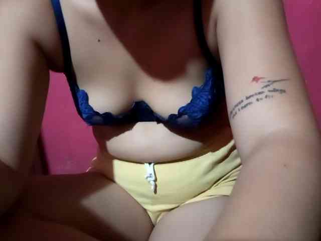 yummycumcutegirl-18x webcam