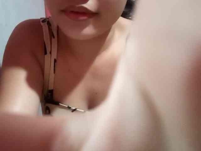 yummycumcutegirl-18x webcam