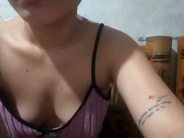 yummycumcutegirl-18x webcam