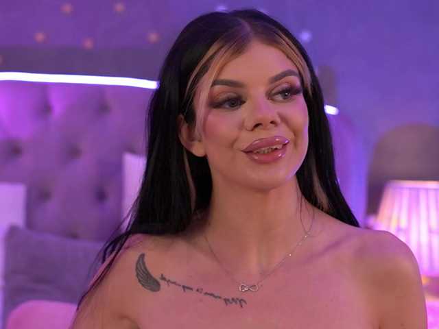 AriellSweety's BongaCams show and profile