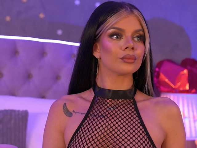 AriellSweety's BongaCams show and profile