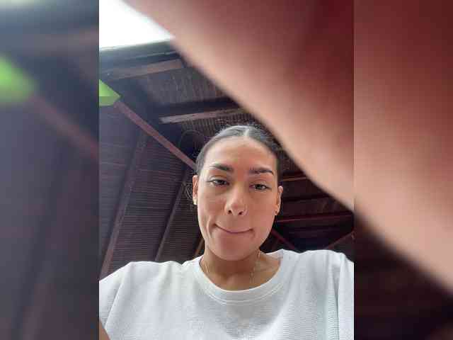KimSummer webcam