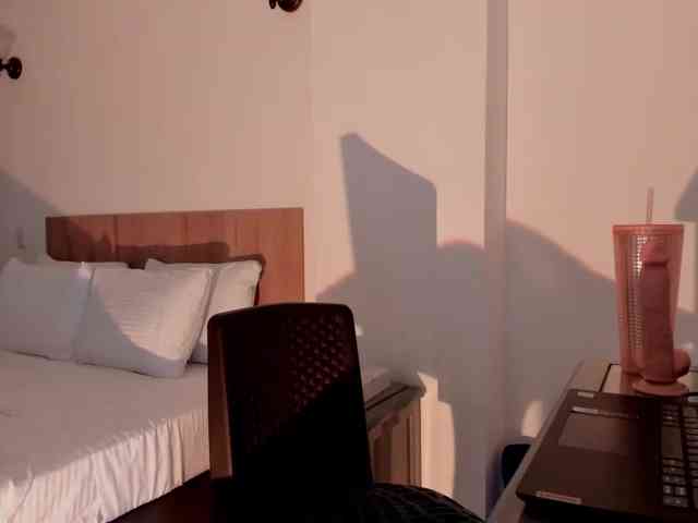 KimSummer webcam