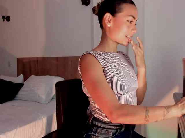 KimSummer webcam