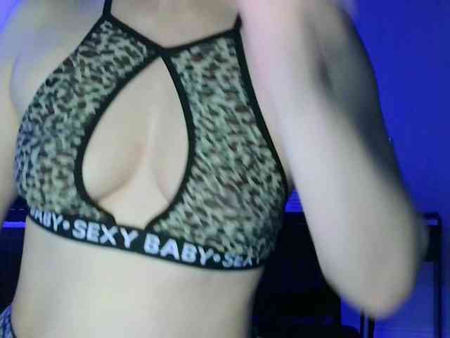 Charmingvenus11701 webcam