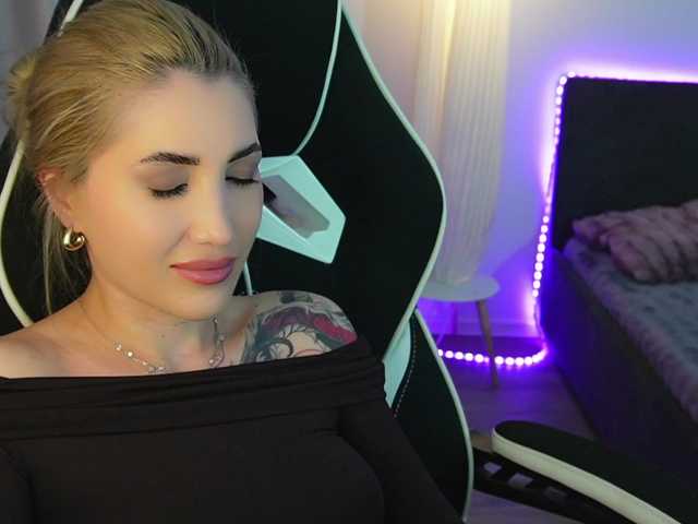 TweetyCream's BongaCams show and profile