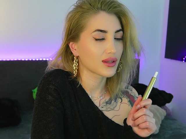 TweetyCream's BongaCams show and profile