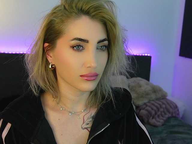 TweetyCream's BongaCams show and profile